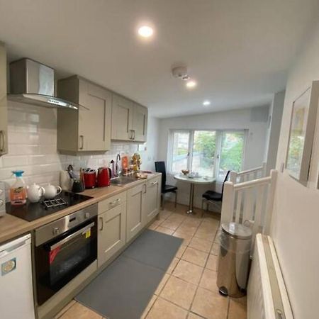 Location, Location! Gorgeous 1 Bed Apt- Killarney Bagian luar foto
